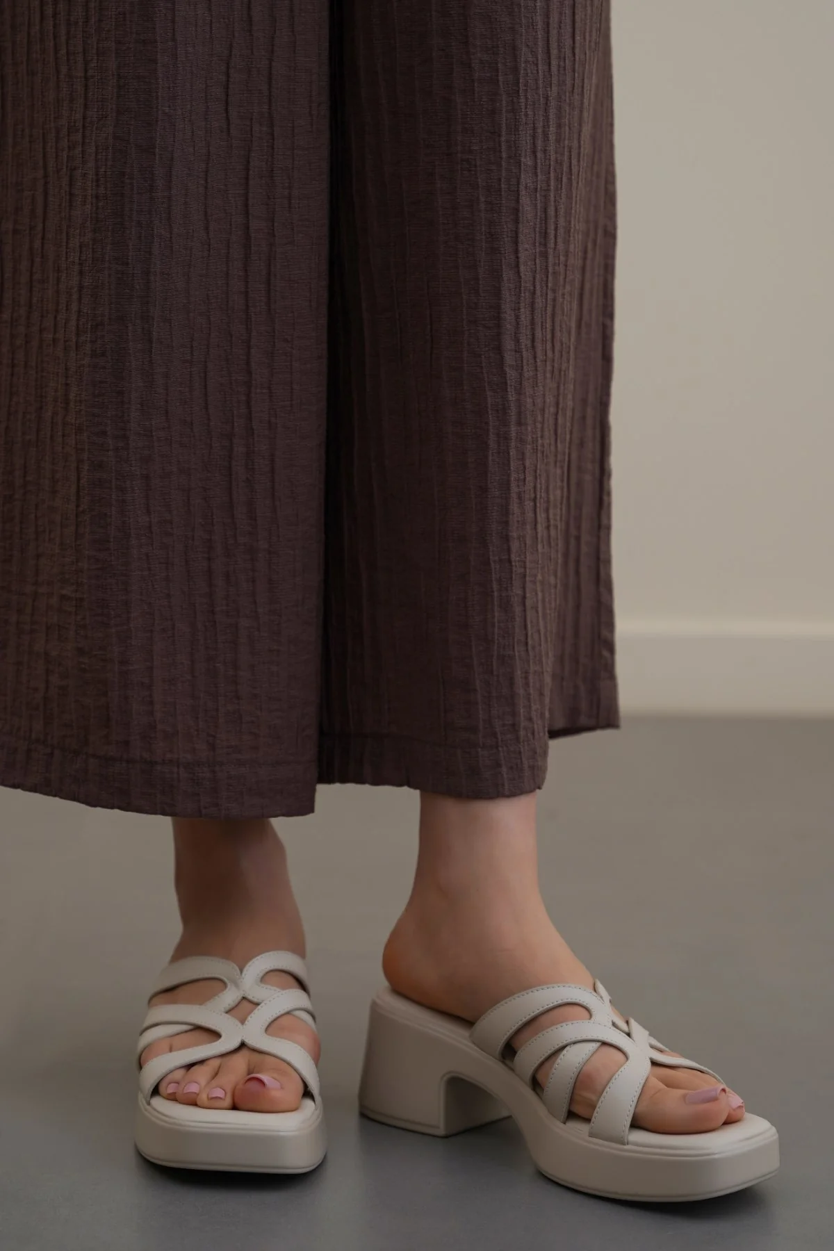 SOFT BLOCK HEELS - Image 3