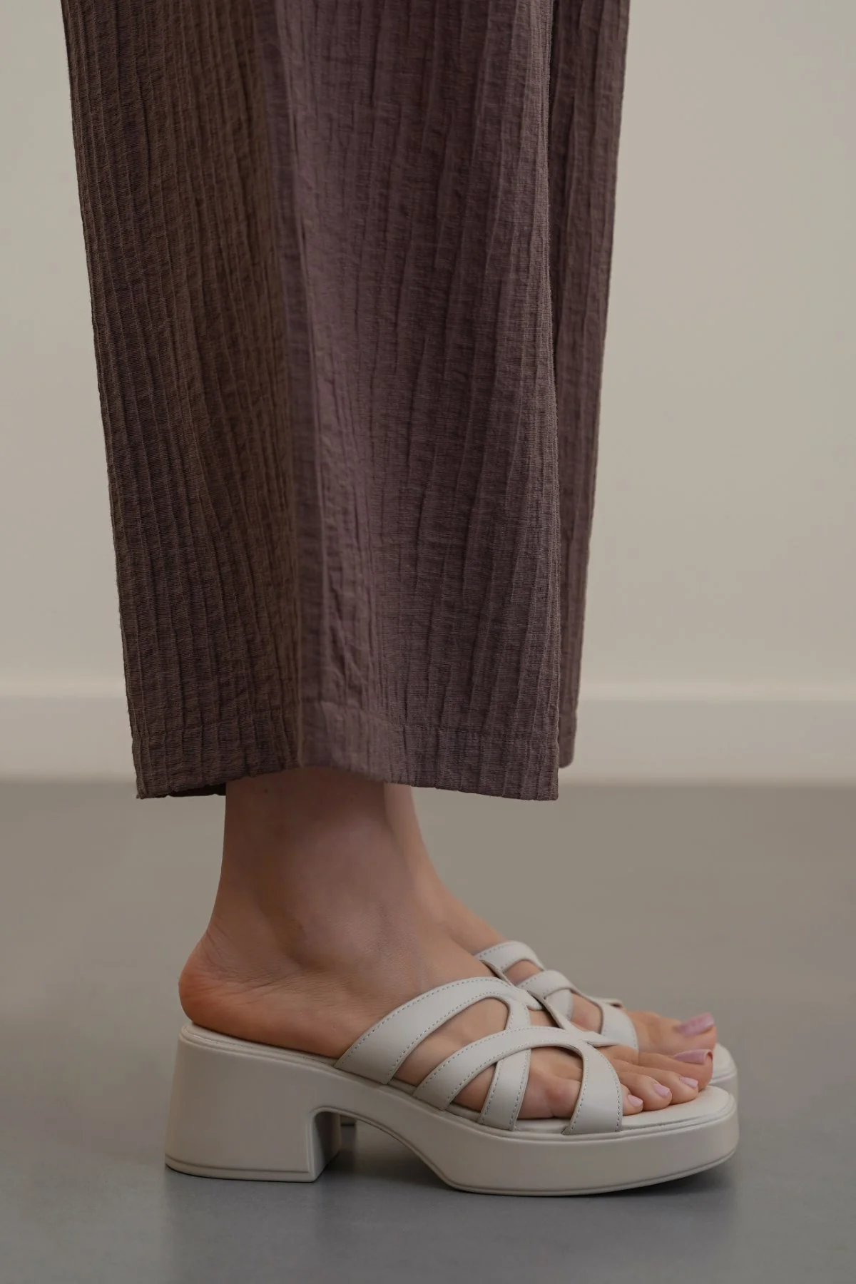 SOFT BLOCK HEELS - Image 4