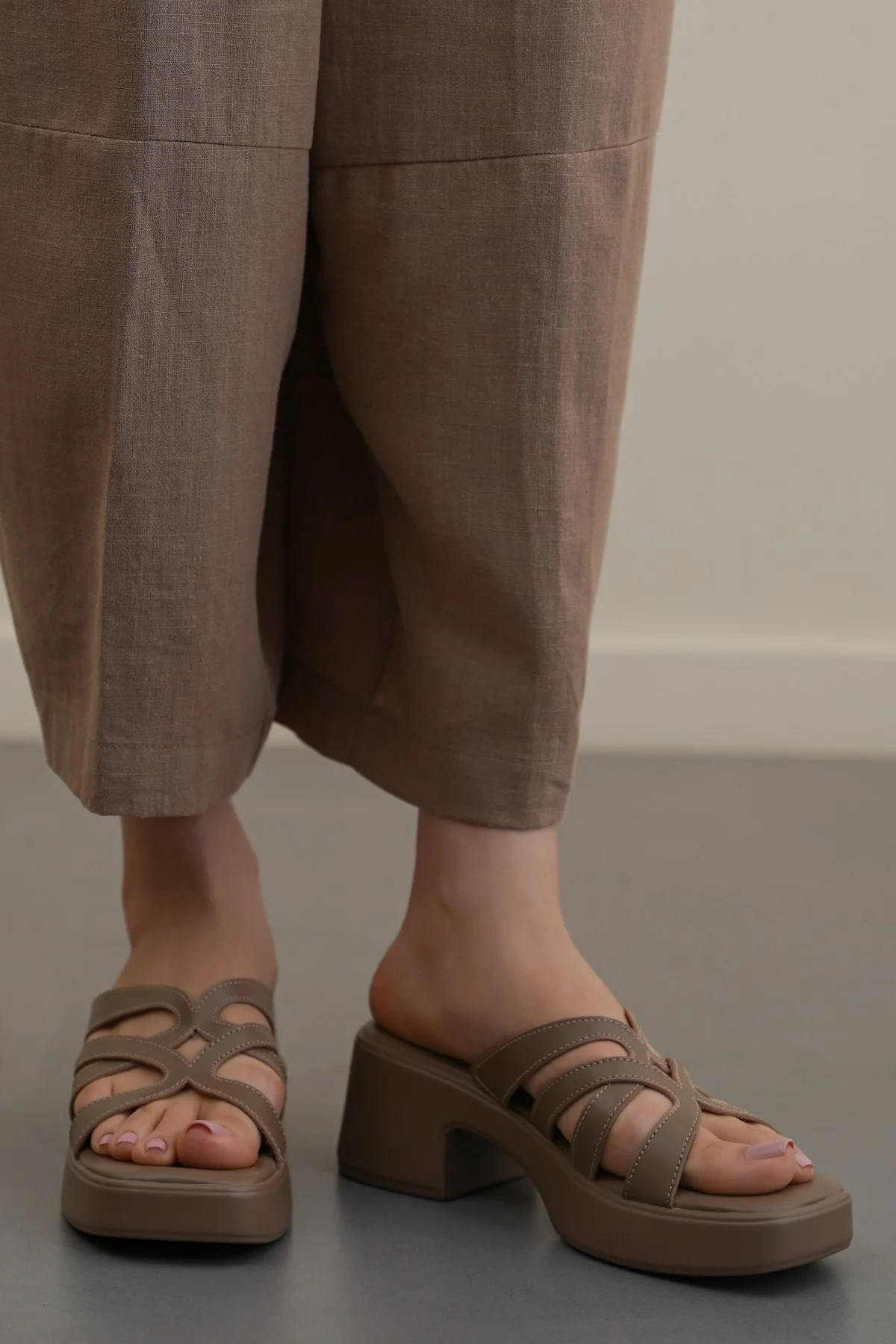 SOFT BLOCK HEELS - Image 3