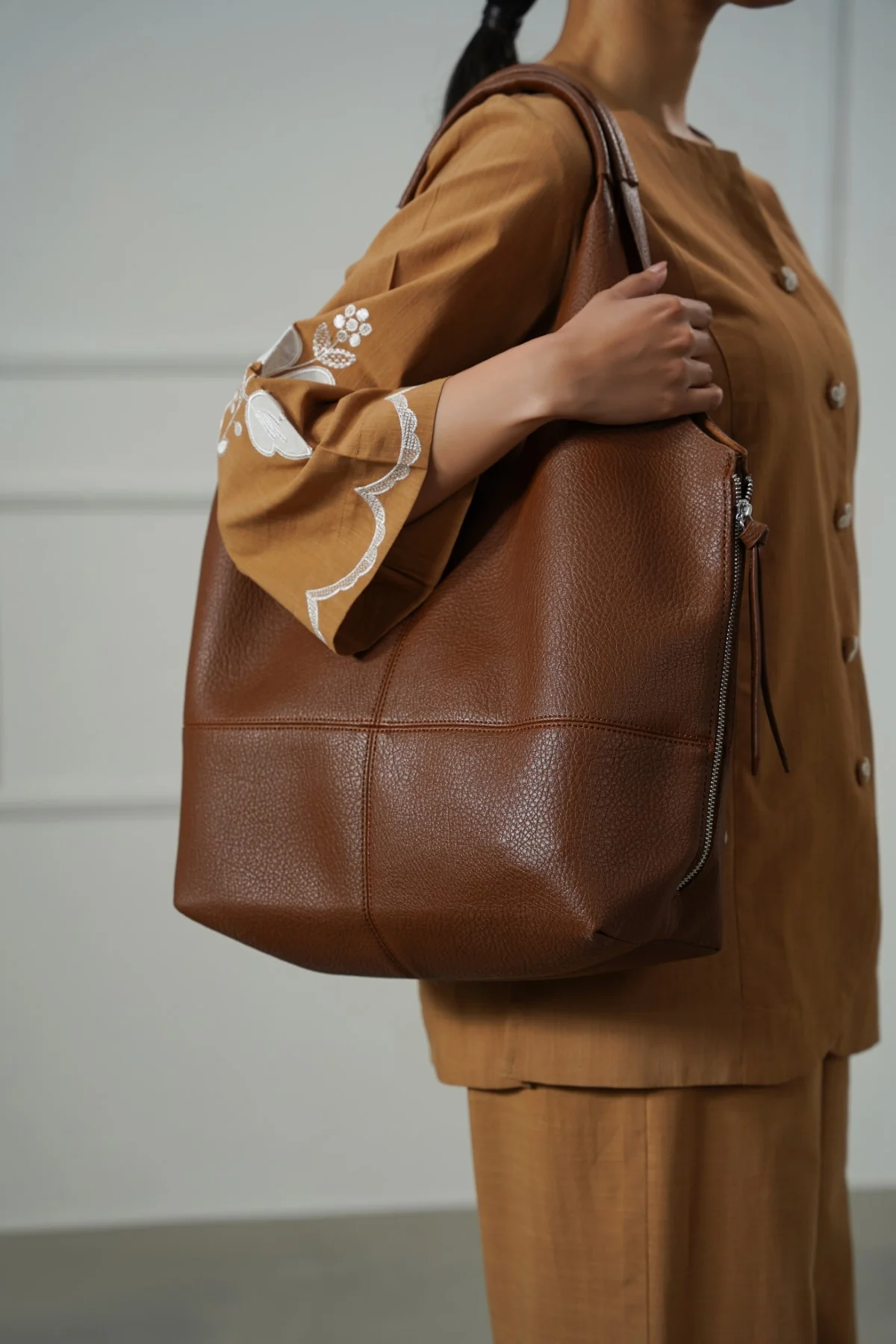 SOFT TRAVELER TOTE