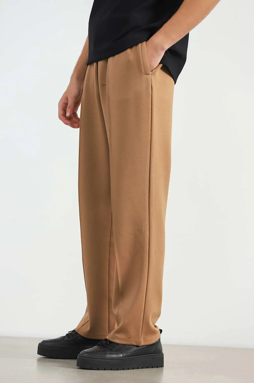 STRAIGHT KNITTED PANTS
