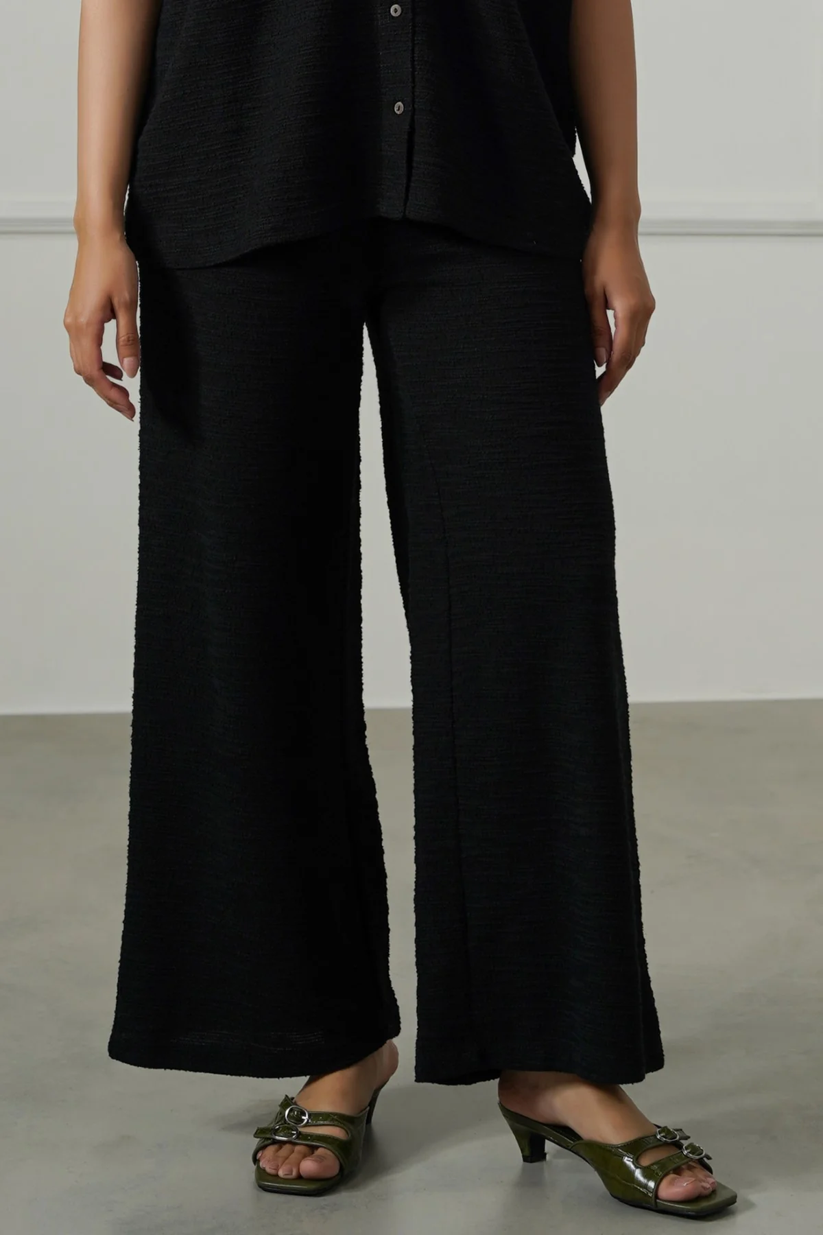 STRAIGHT TEXTURED PANTS