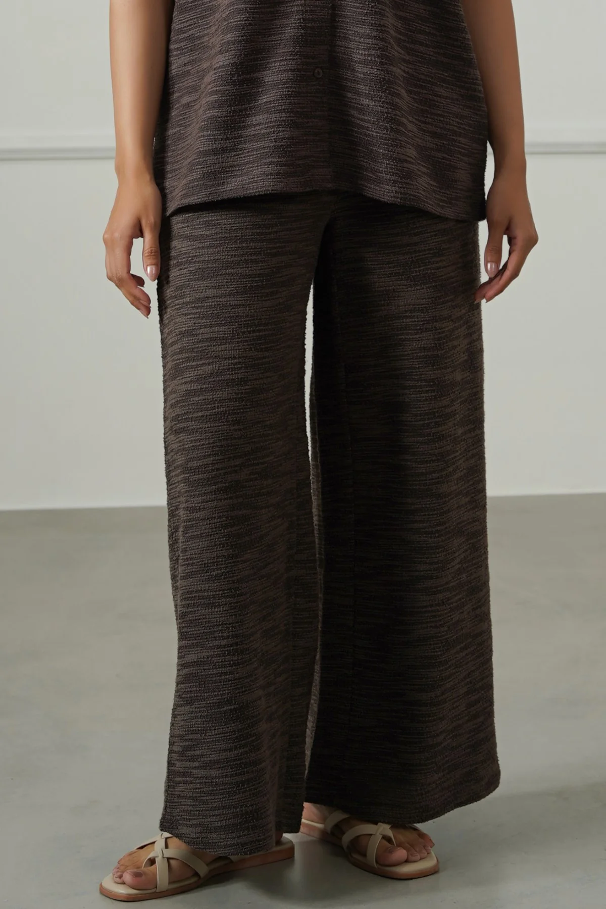 STRAIGHT TEXTURED PANTS
