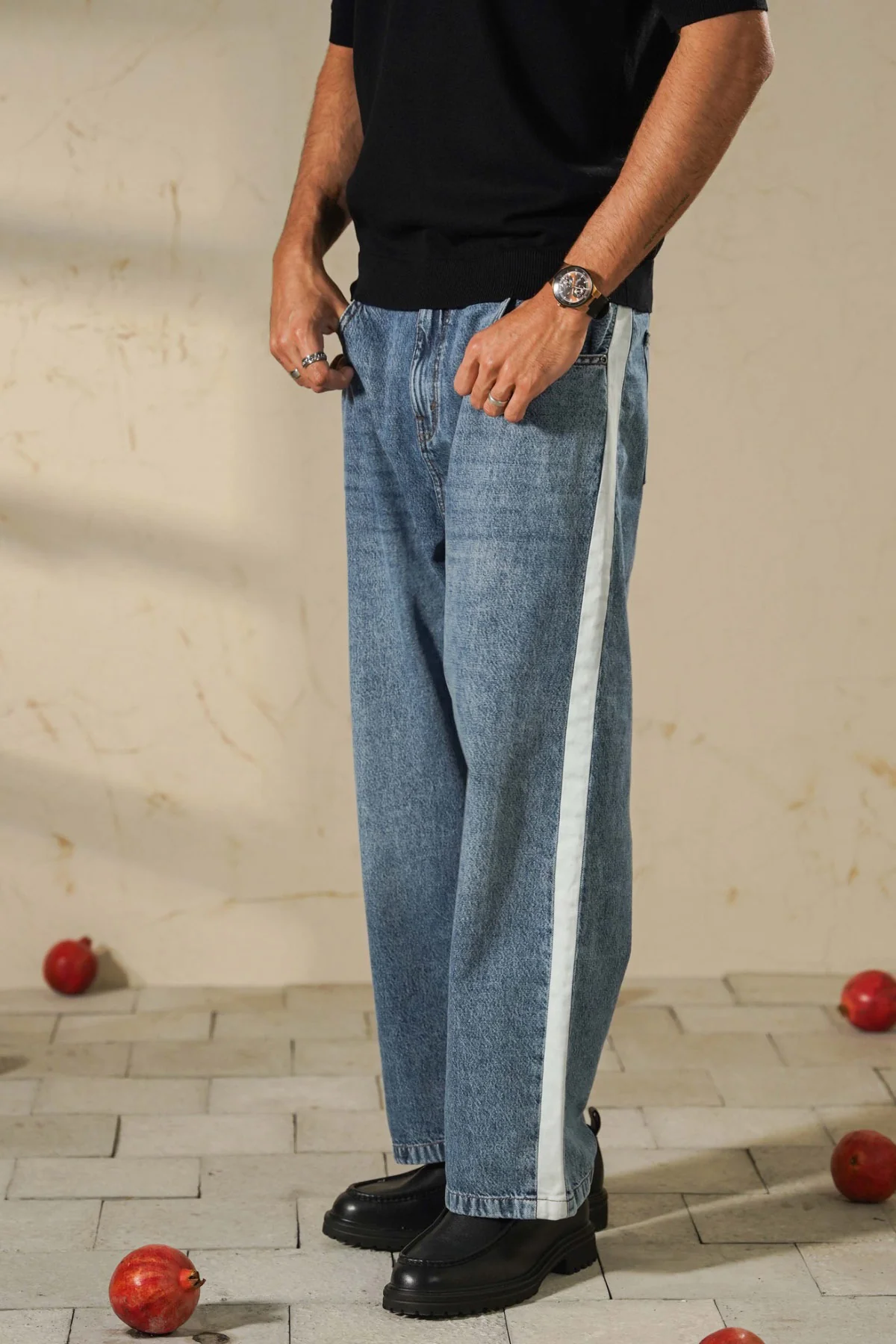 JEANS WITH STRIPE DETAIL