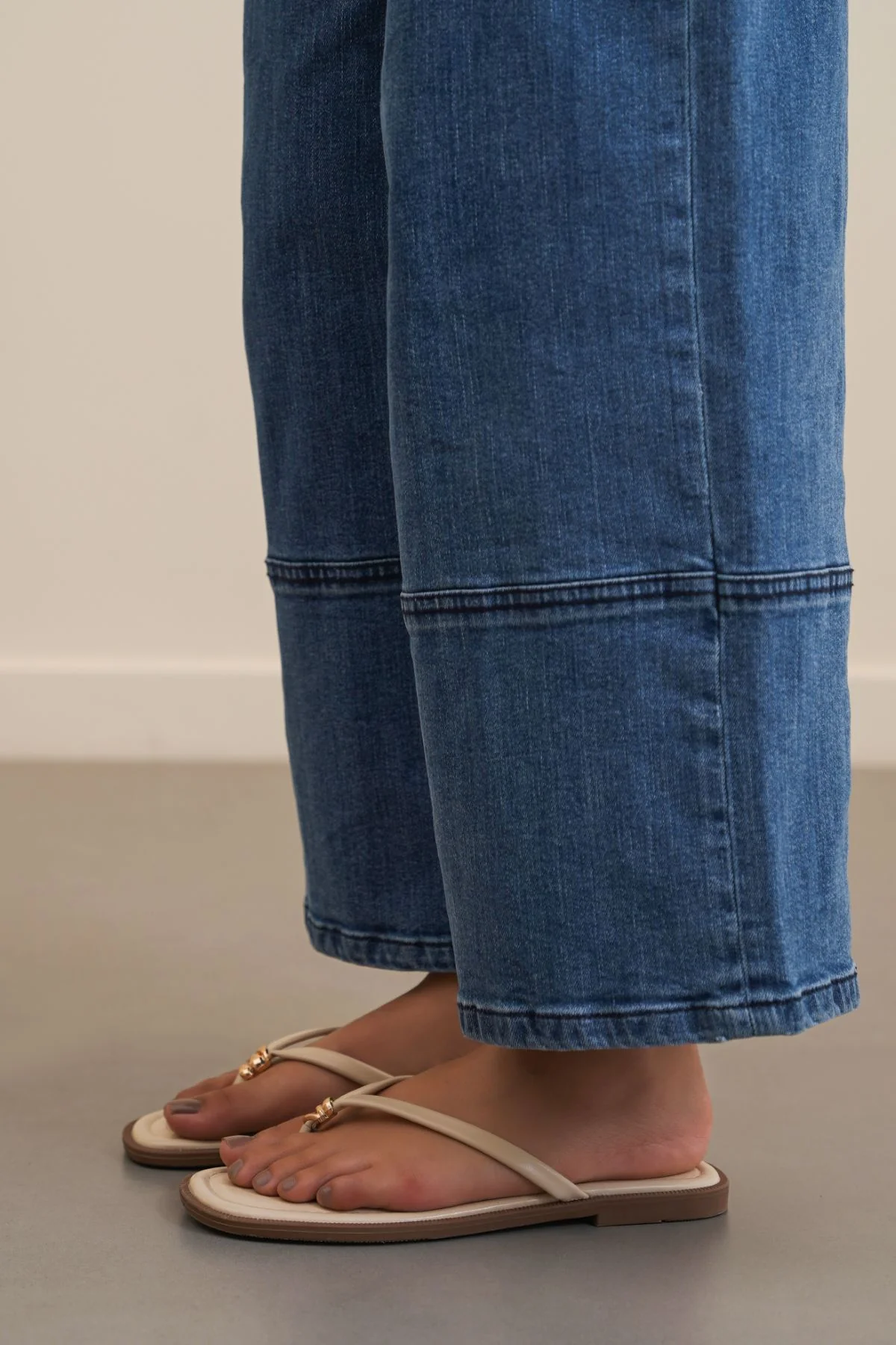 STUD STUFF FLIP FLOPS - Image 4