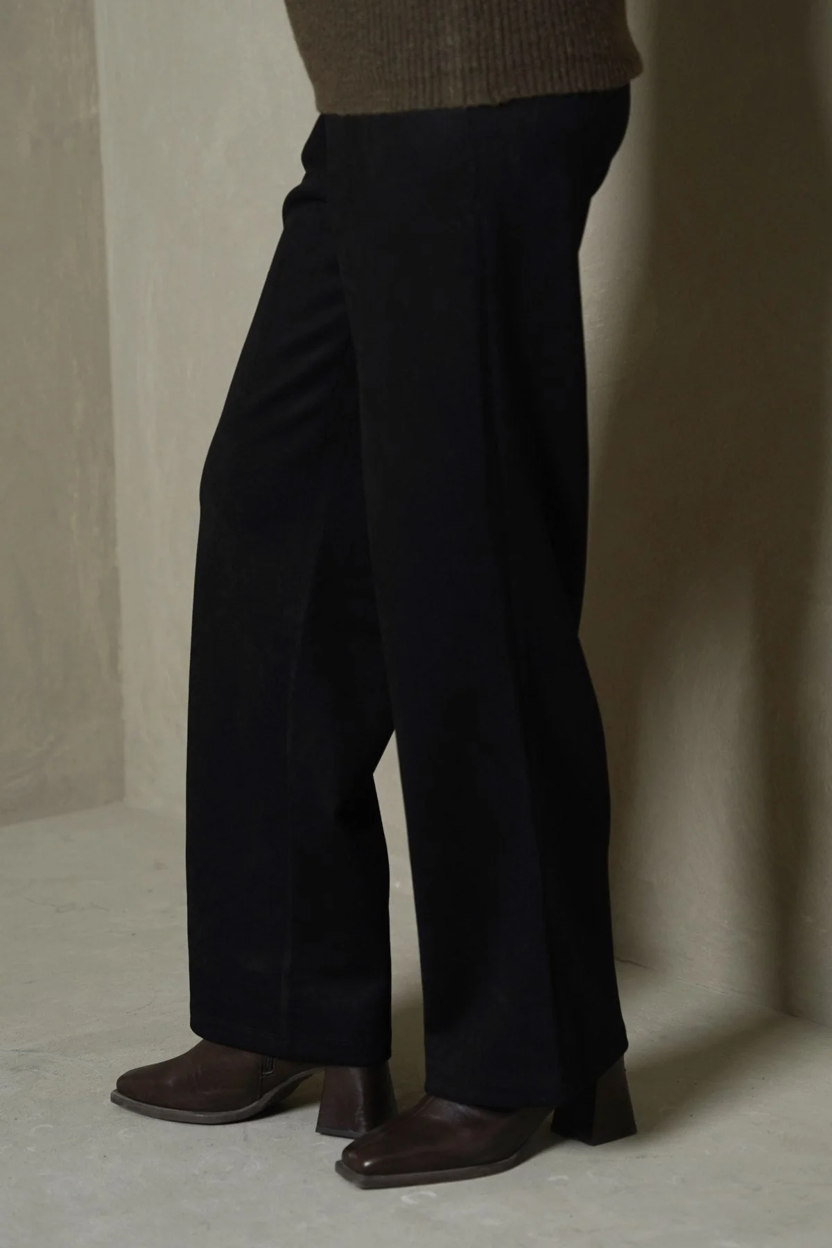 SUEDE EASY PANTS - Image 6