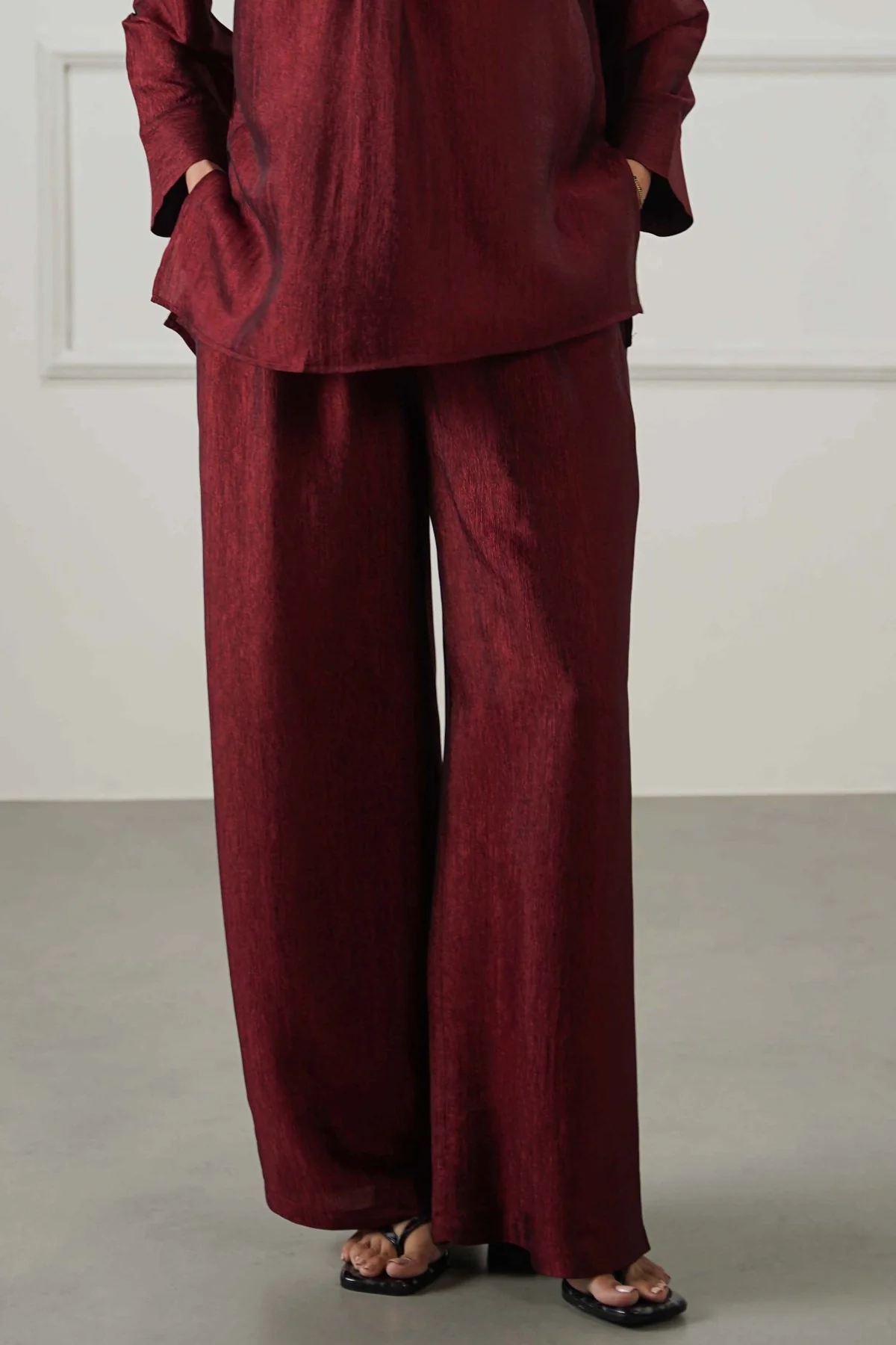 TEXTURED FLOWY PANTS