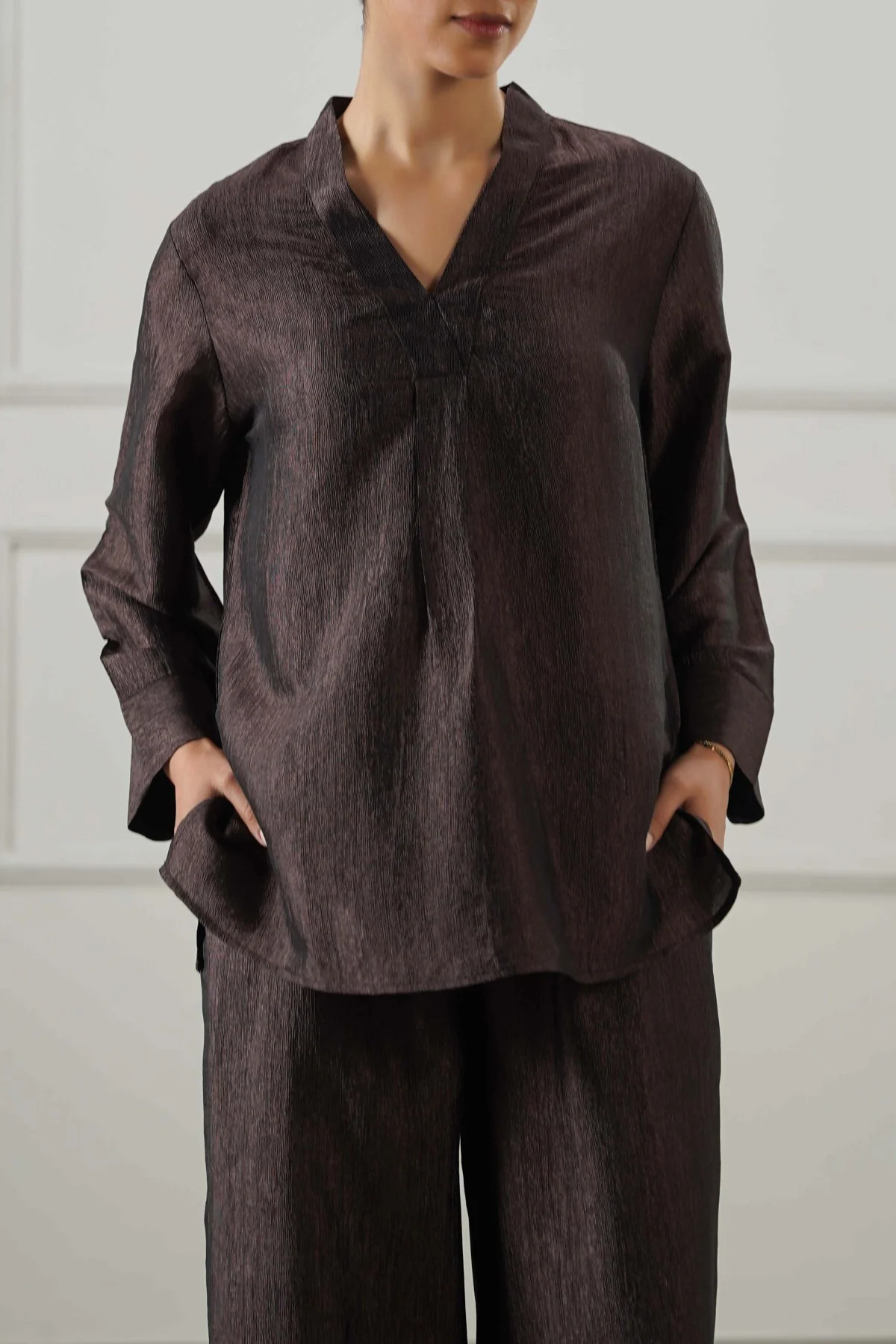 TEXTURED FLOWY V NECK TOP