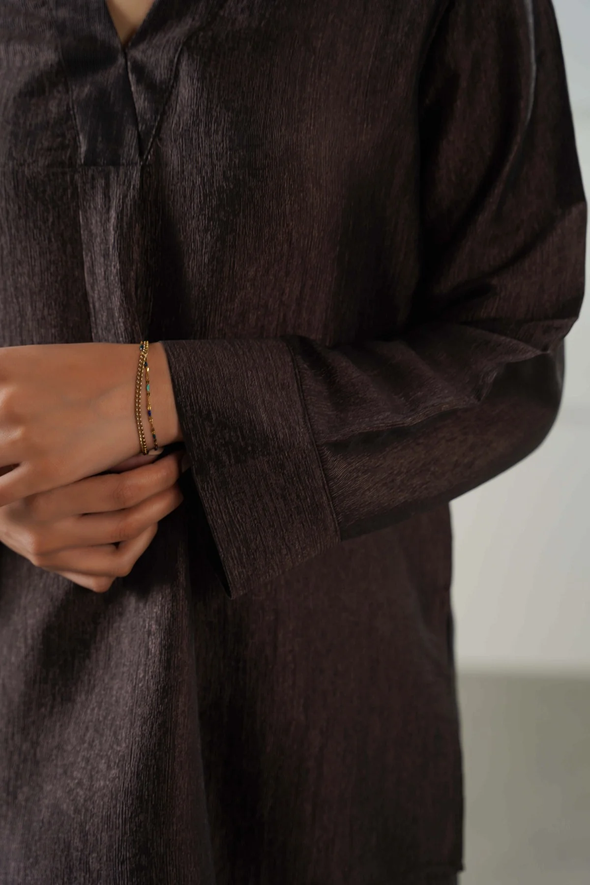 TEXTURED FLOWY V NECK TOP - Image 3