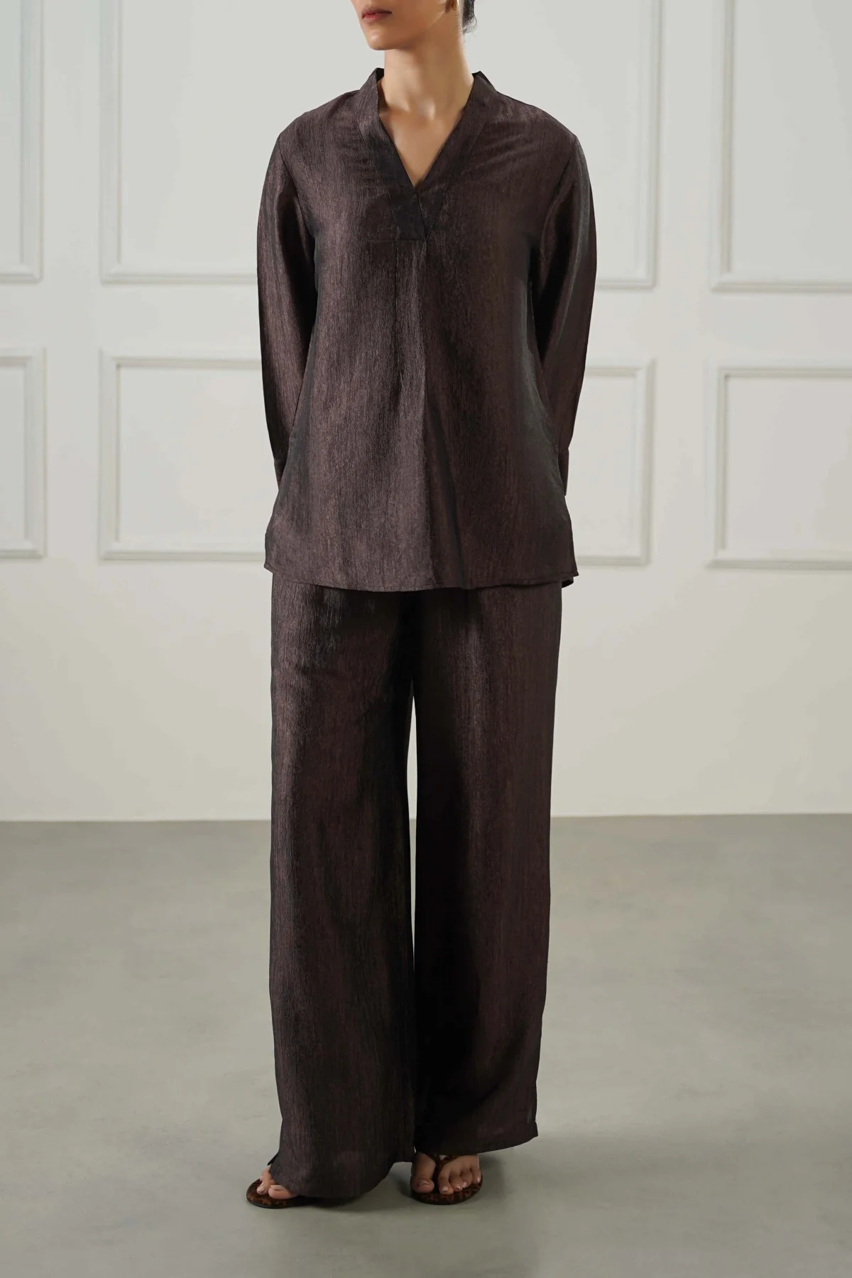 TEXTURED FLOWY V NECK TOP - Image 4