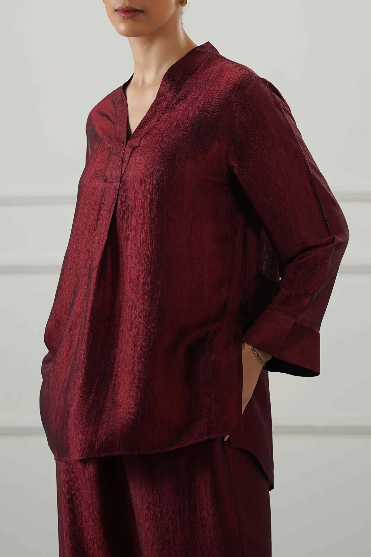 TEXTURED FLOWY V NECK TOP - Image 3