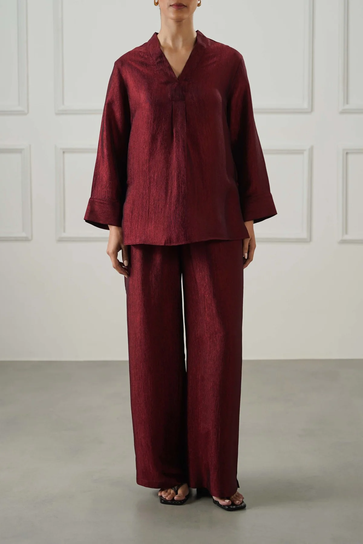 TEXTURED FLOWY V NECK TOP - Image 4
