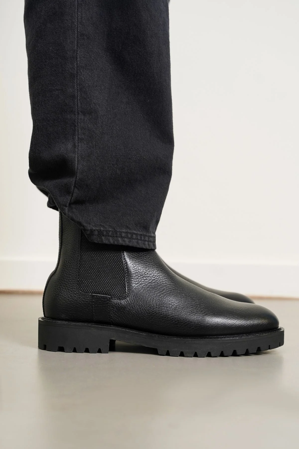 TEXTURED LEATHER CHELSEAS - Image 3