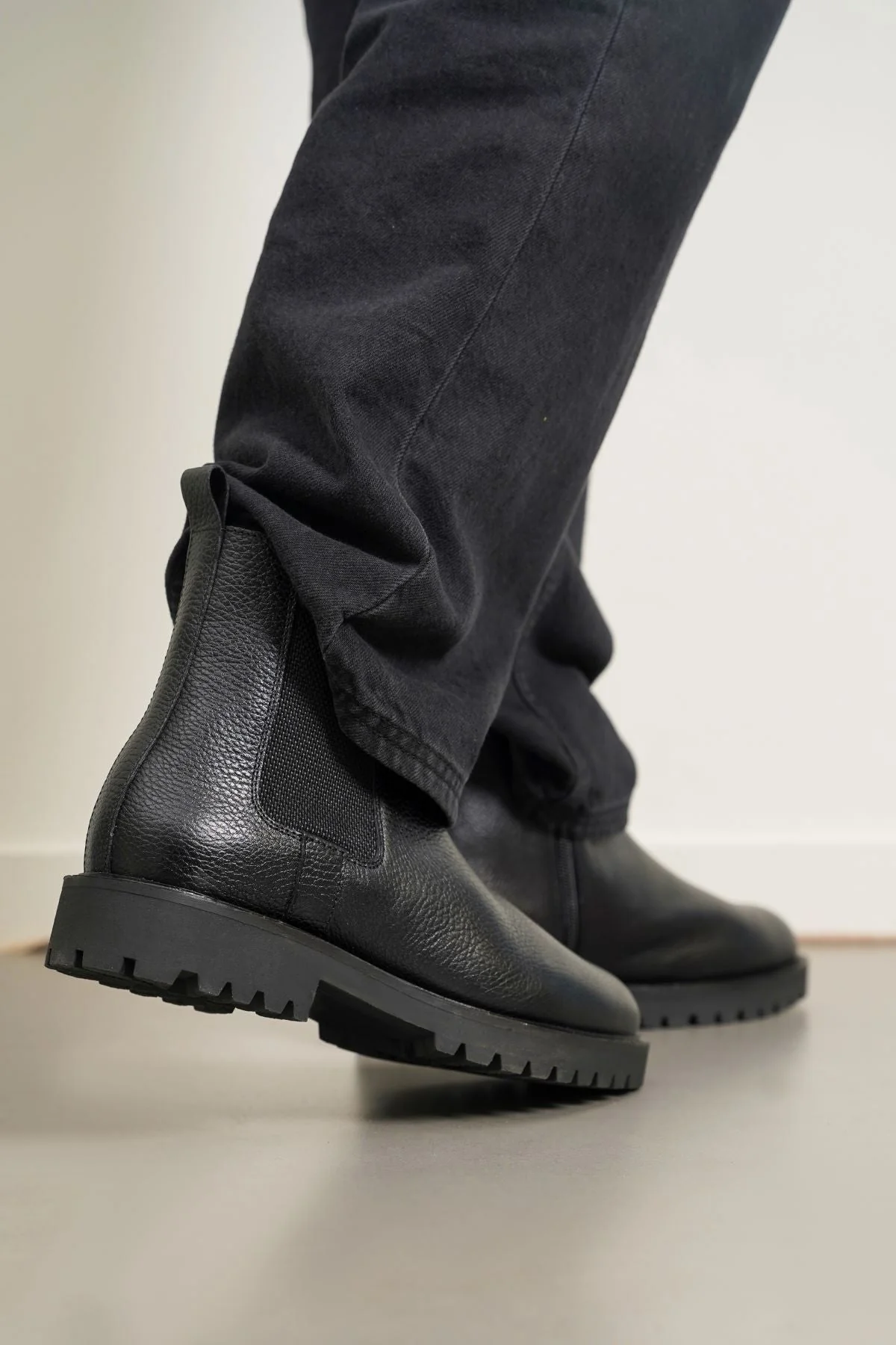 TEXTURED LEATHER CHELSEAS - Image 4