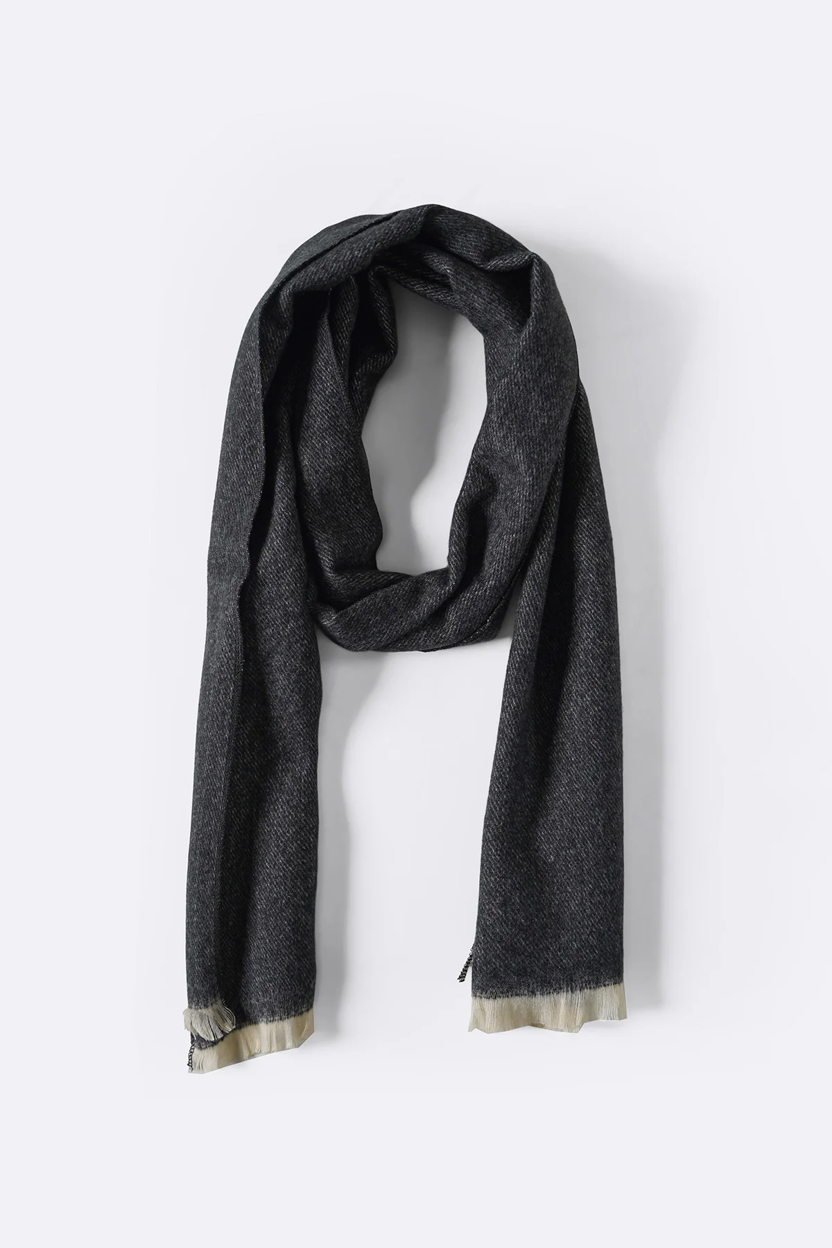 THE ESSENTIAL TRANSIT SCARF