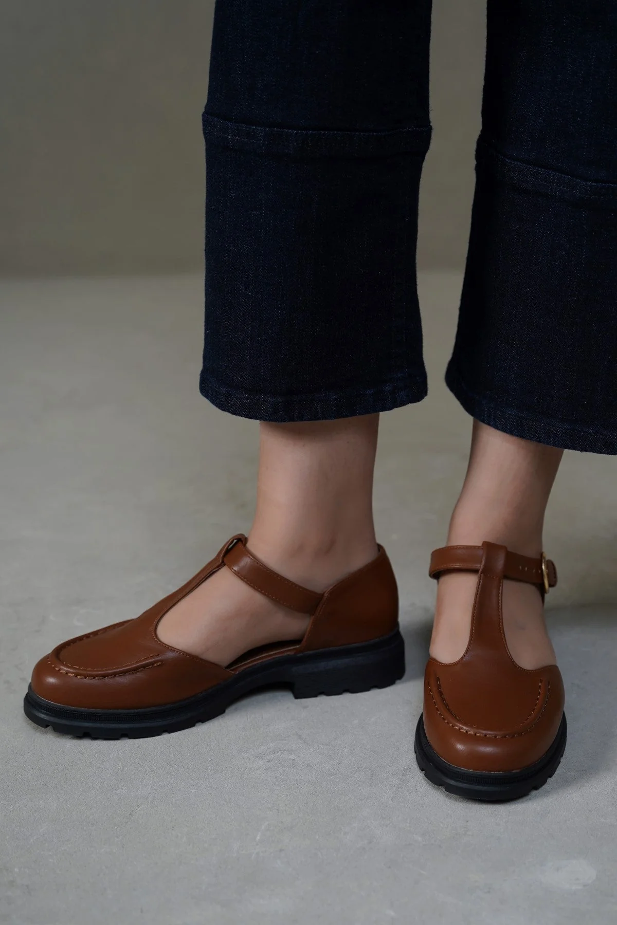 THE SCHOLAR SANDAL - Image 2