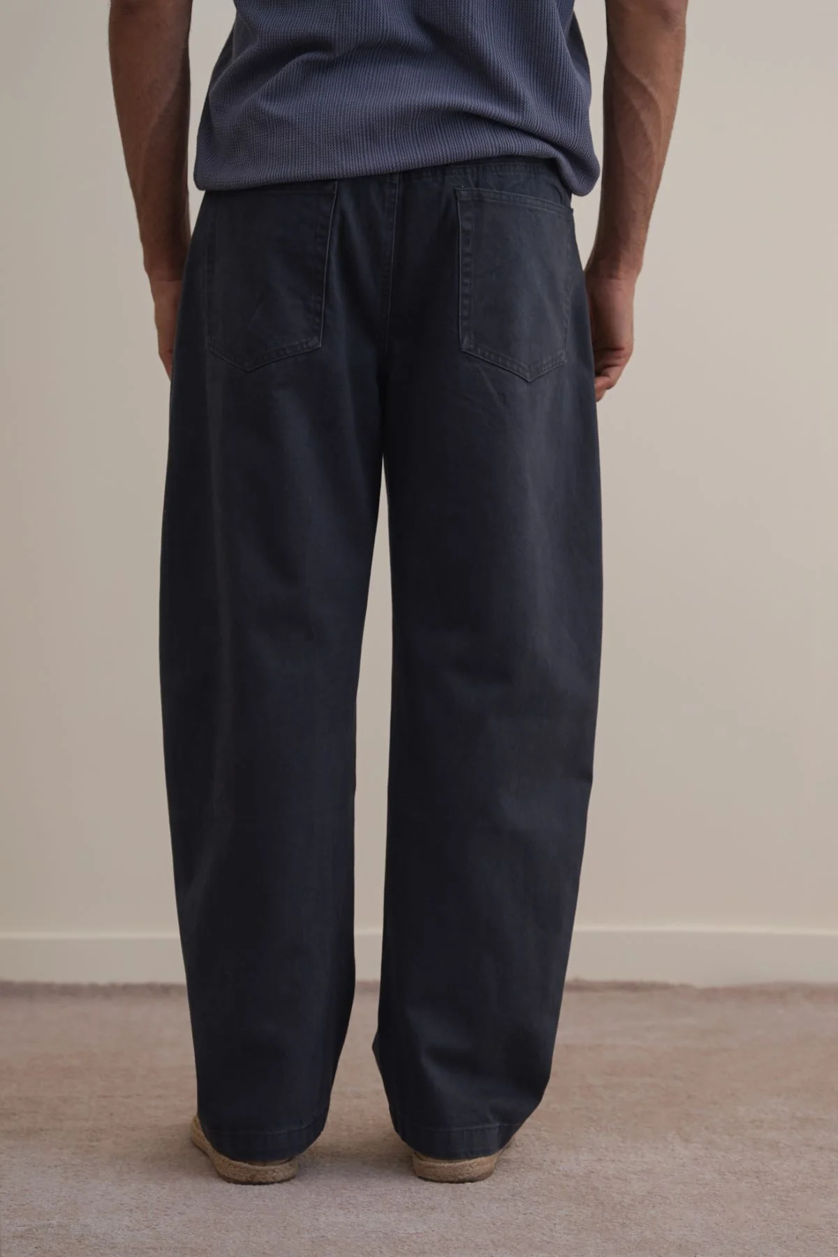 TWILL BARREL JEANS - Image 4