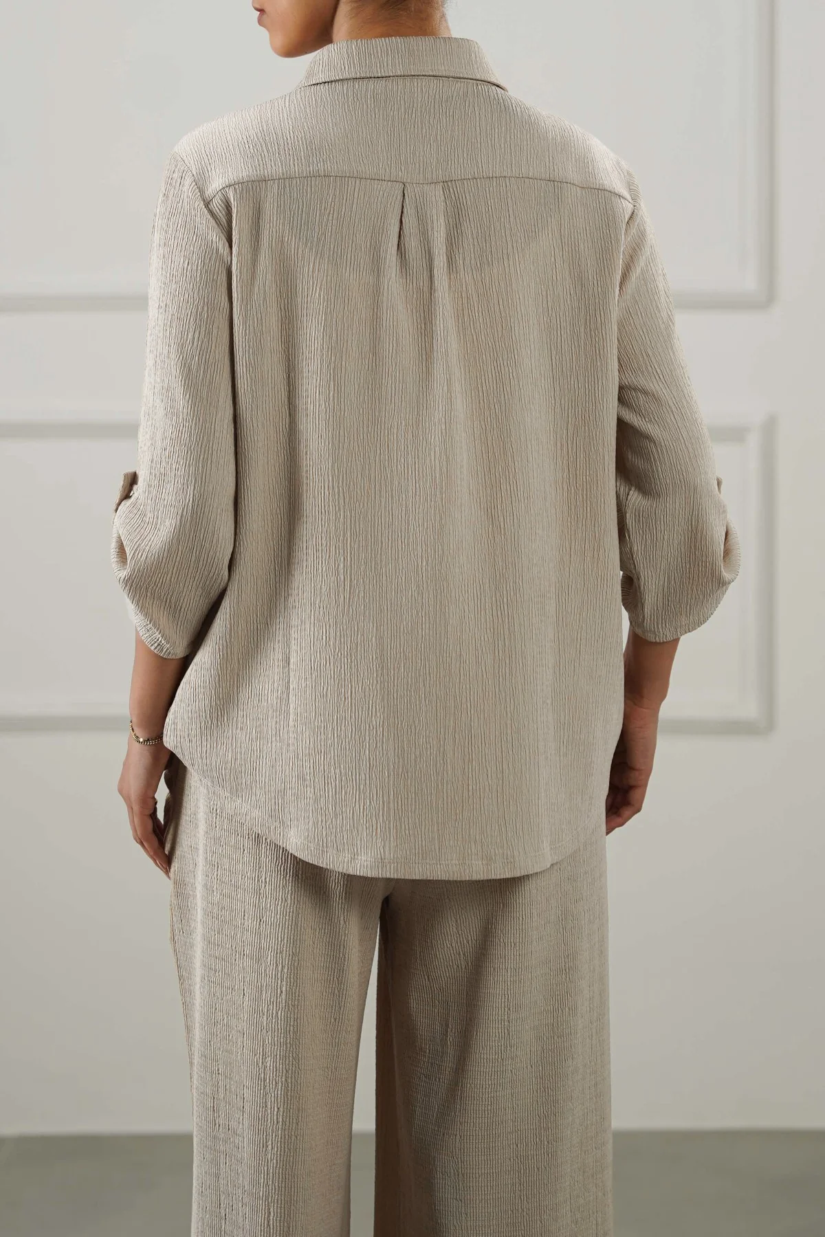 V COLLARED SHIRT - Image 6