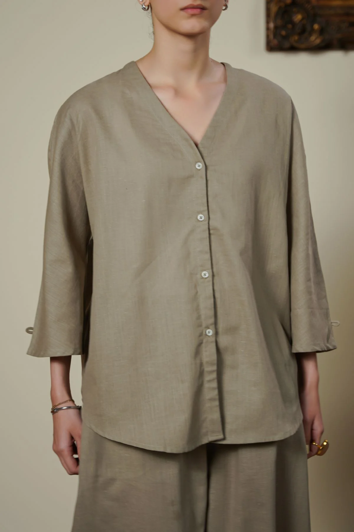 V NECK BUTTON BLOUSE