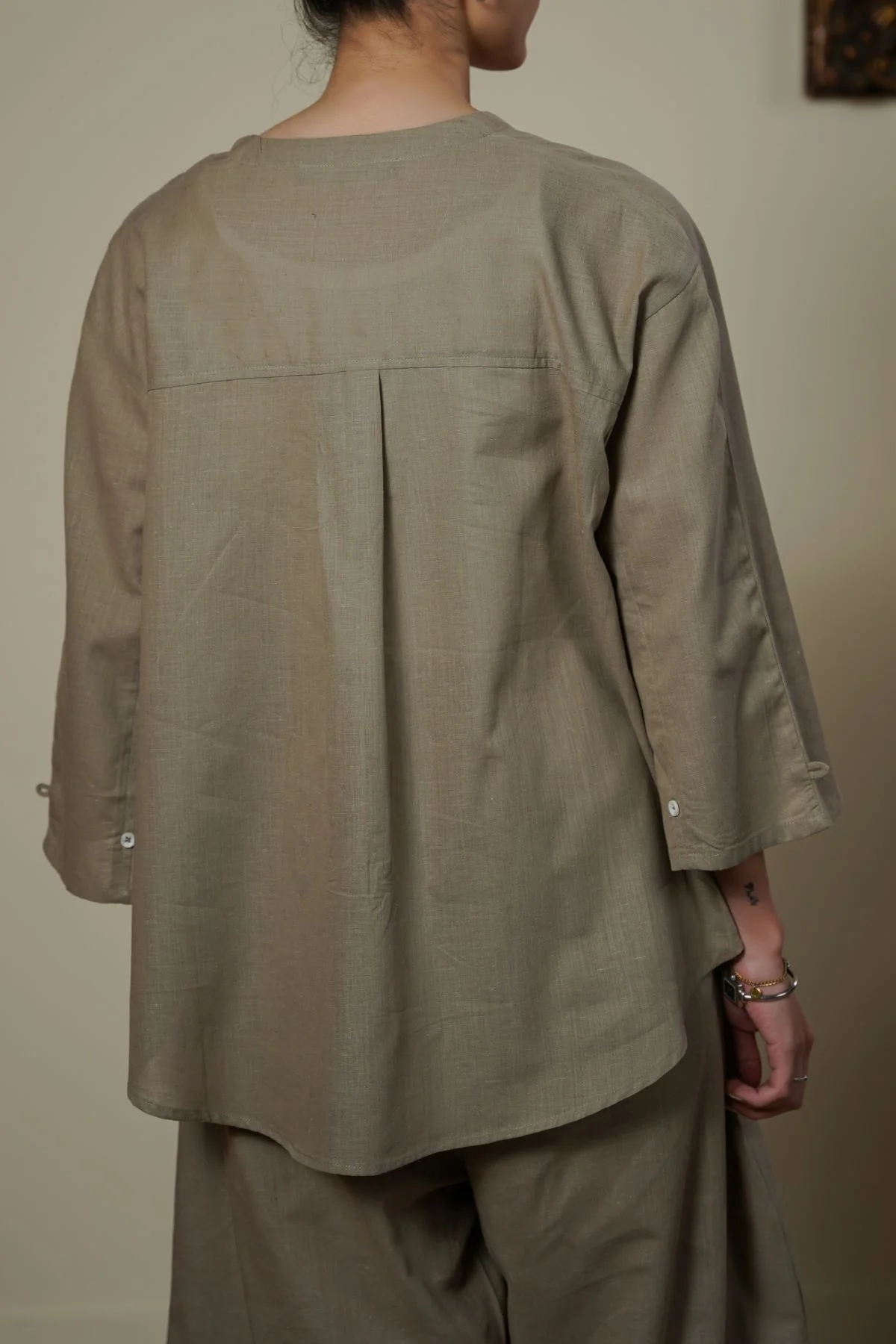 V NECK BUTTON BLOUSE - Image 4