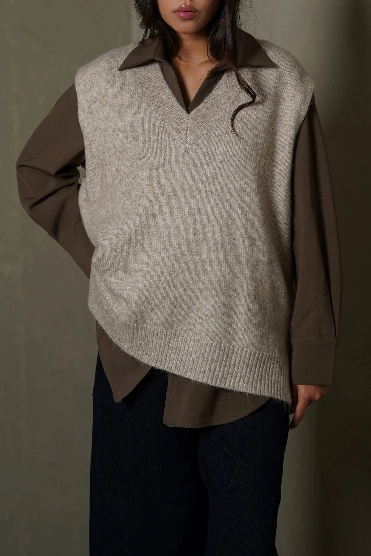 V-NECK SWEATER VEST - Image 4