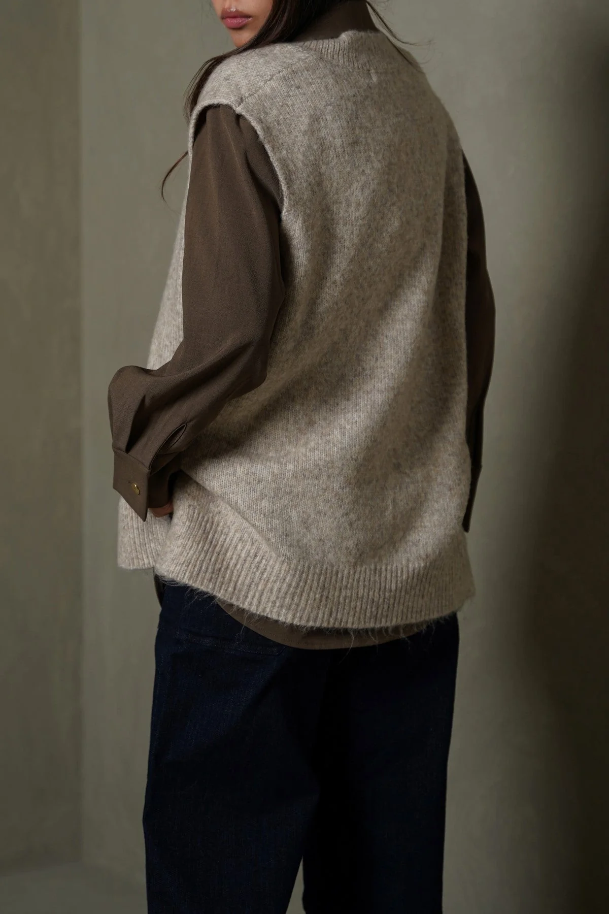 V-NECK SWEATER VEST - Image 6