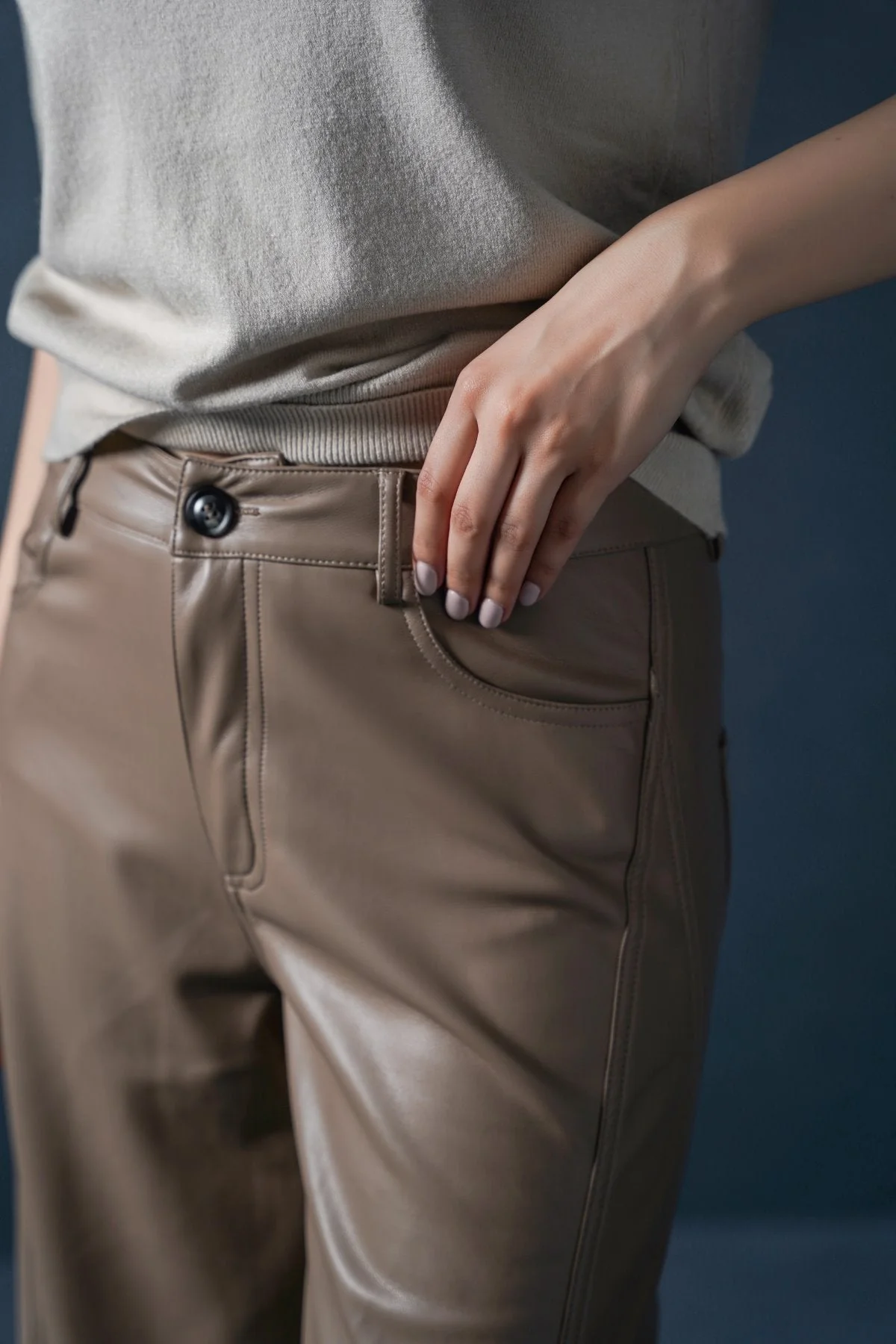 VEGAN LEATHER PANTS - Image 4