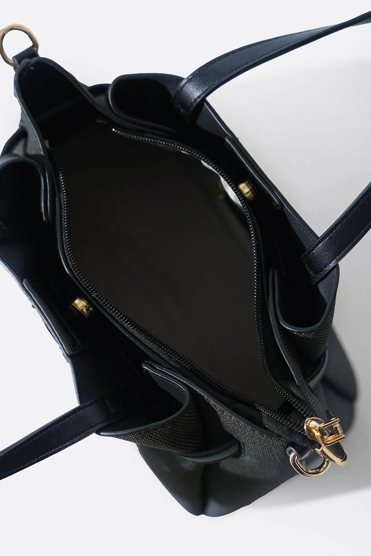 WEEKEND TOP HANDLE BAG - Image 4