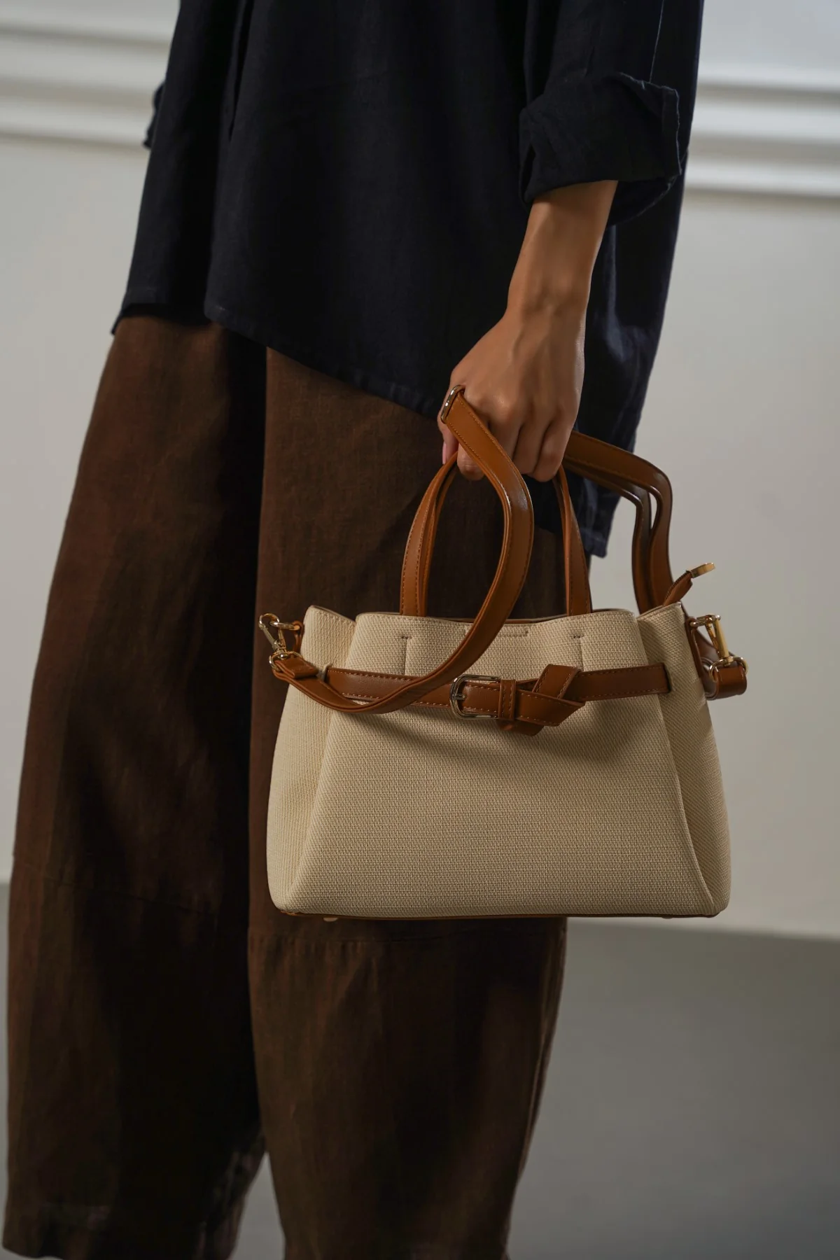 WEEKEND TOP HANDLE BAG