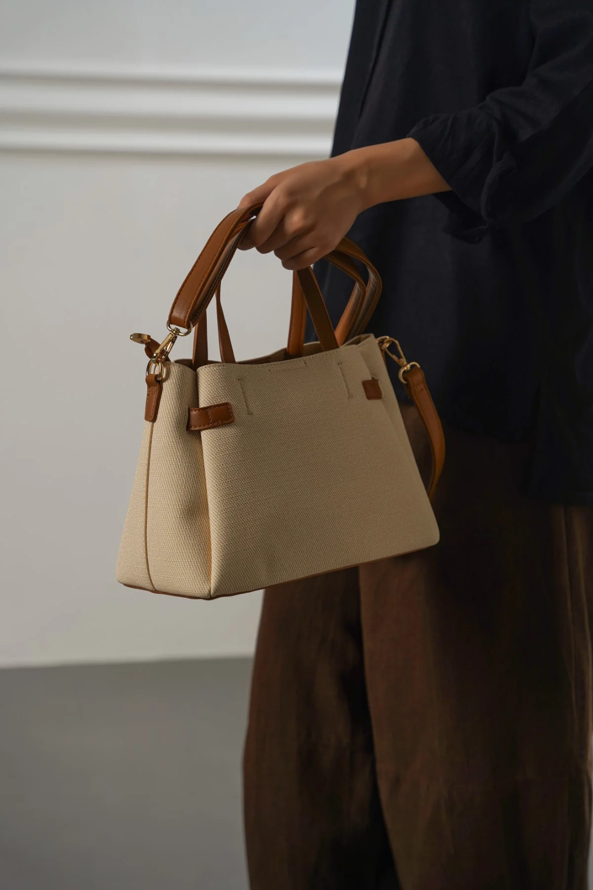 WEEKEND TOP HANDLE BAG - Image 5