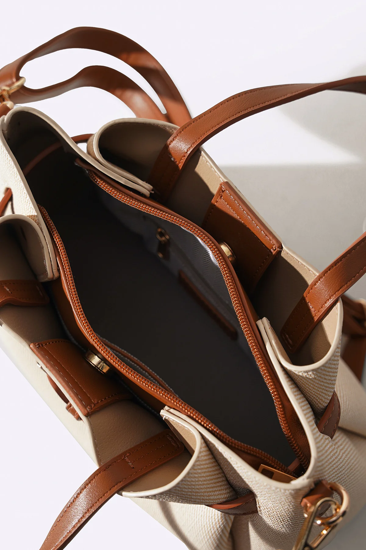 WEEKEND TOP HANDLE BAG - Image 6