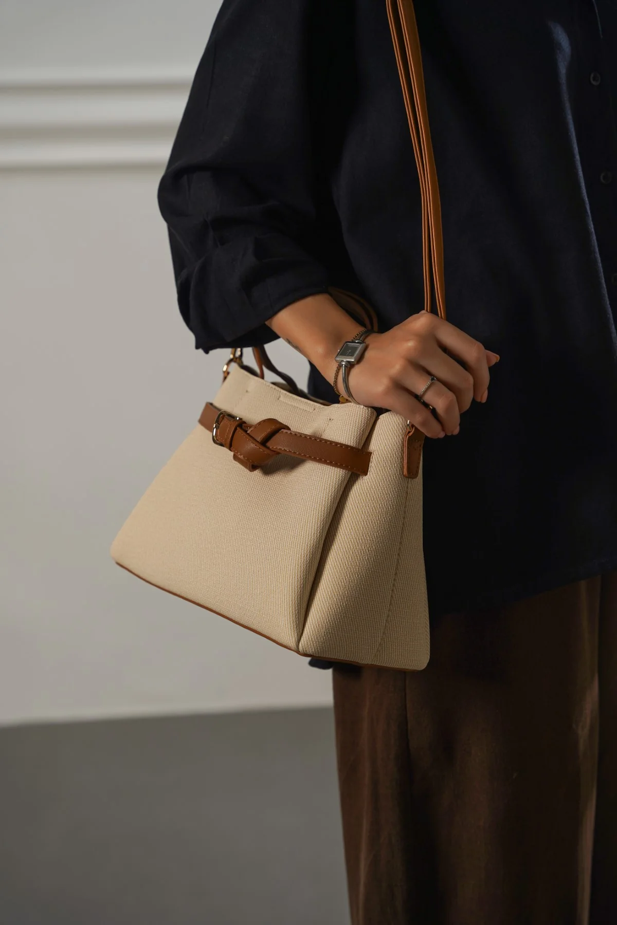 WEEKEND TOP HANDLE BAG - Image 7