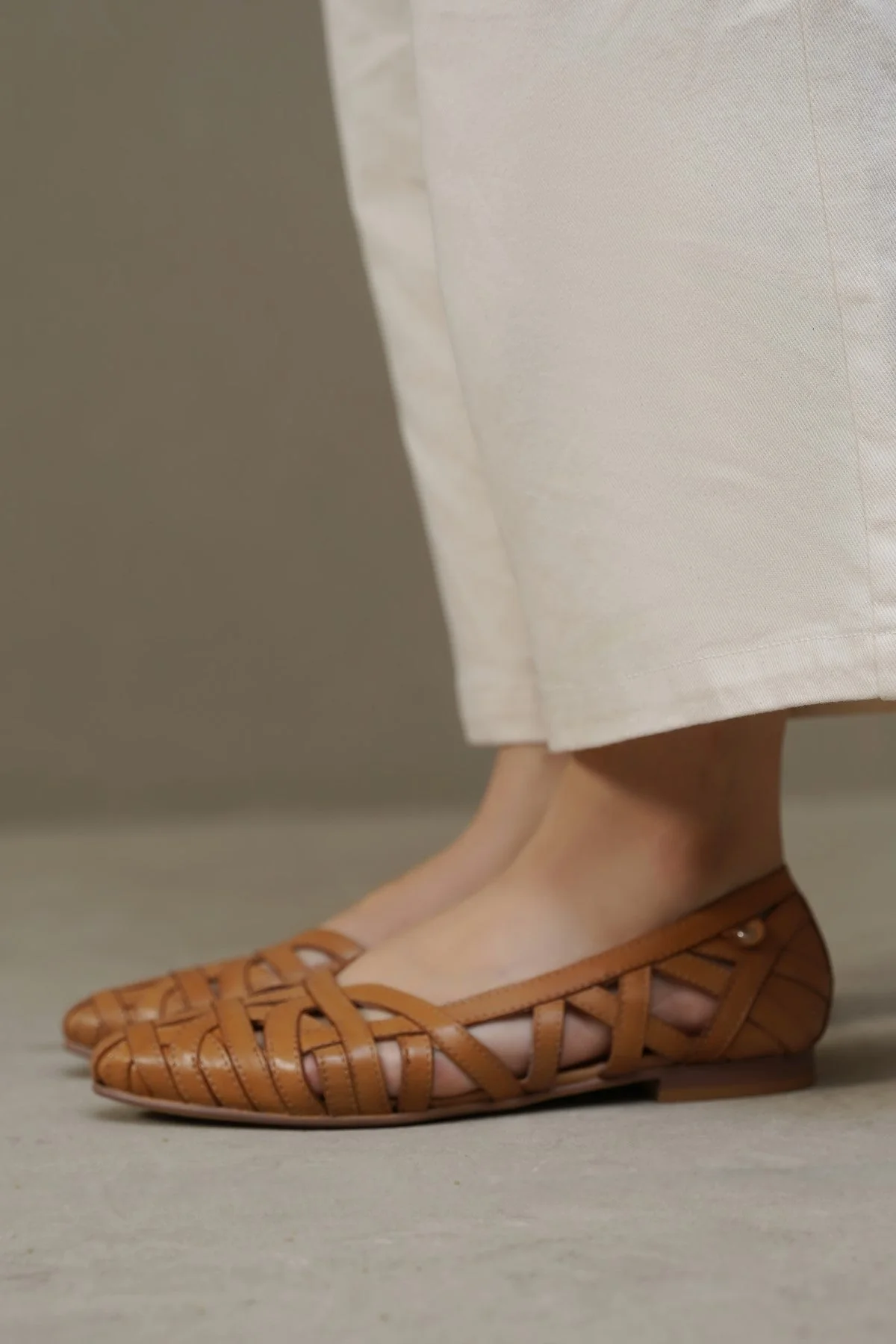 LEATHER WOVEN PUMPS - Image 5