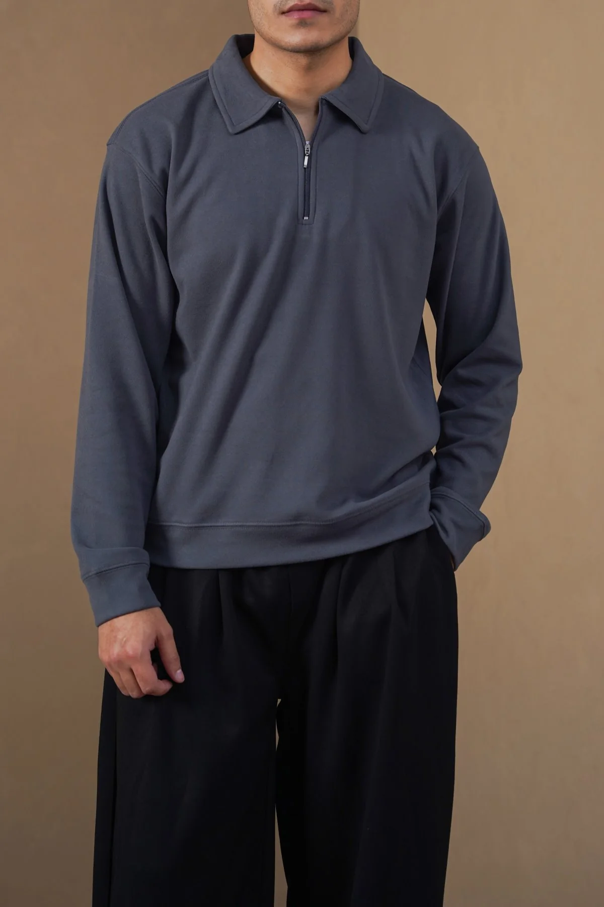 ZIPPER POLO SWEATSHIRT
